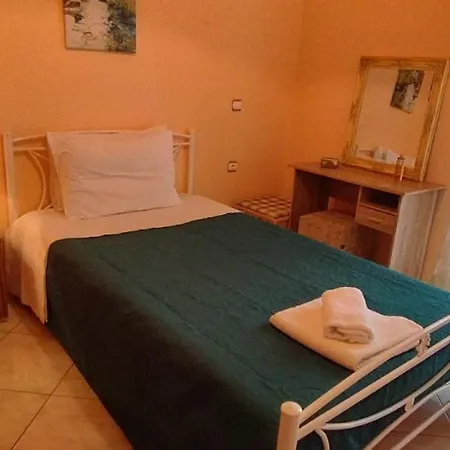 Apartment Even Ezer With Private Swimming Pool, Upon Request Poulades